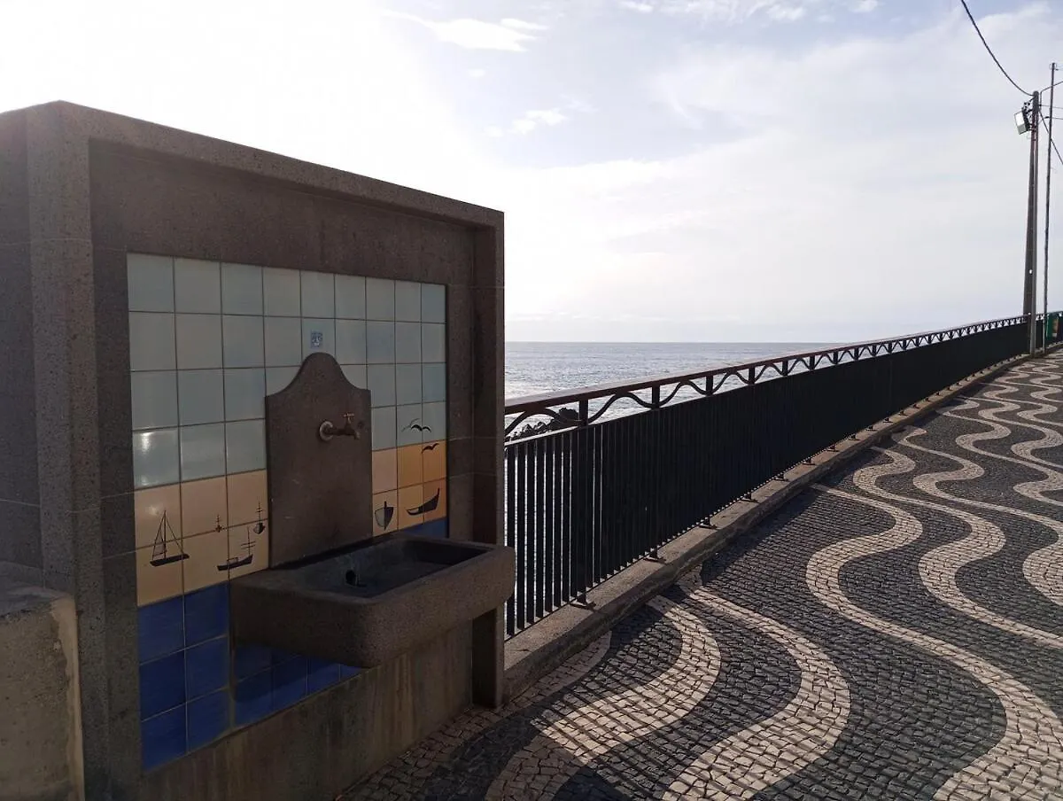 Pauloldtown - Local Experience W Rooftop N Jacuzzi 滨海保尔 0*,  葡萄牙